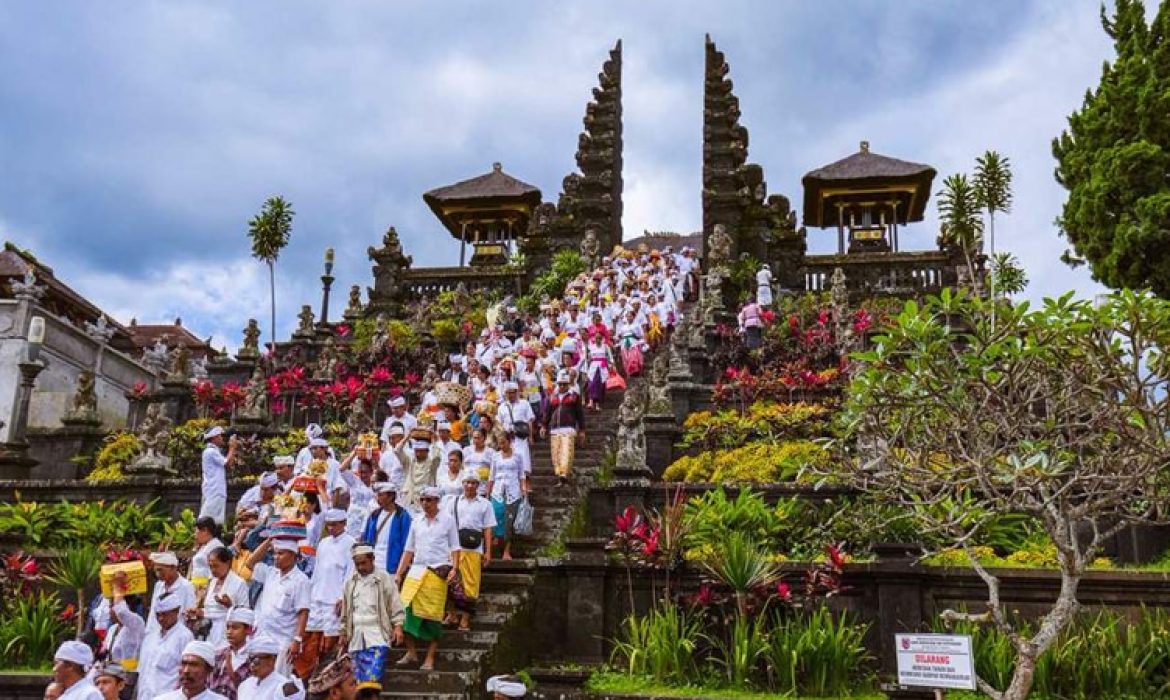 Pura Besakih , Wisata Pura Di Bali Yang Selalu Ramai Dikunjungi