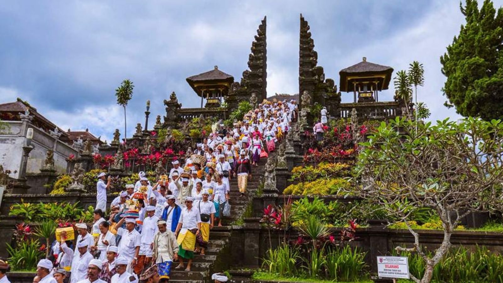 Pura Besakih , Wisata Pura Di Bali Yang Selalu Ramai Dikunjungi