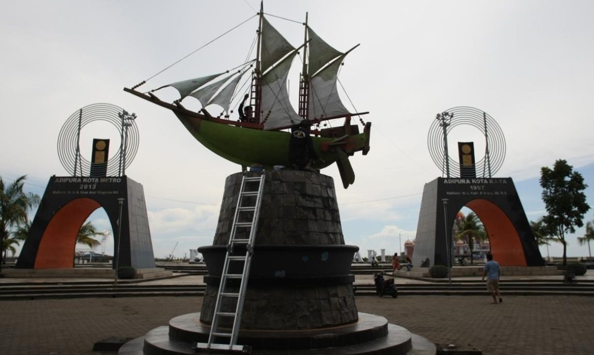 11 Spot Foto Dan Aktivitas Seru Di Pantai Losari Makassar