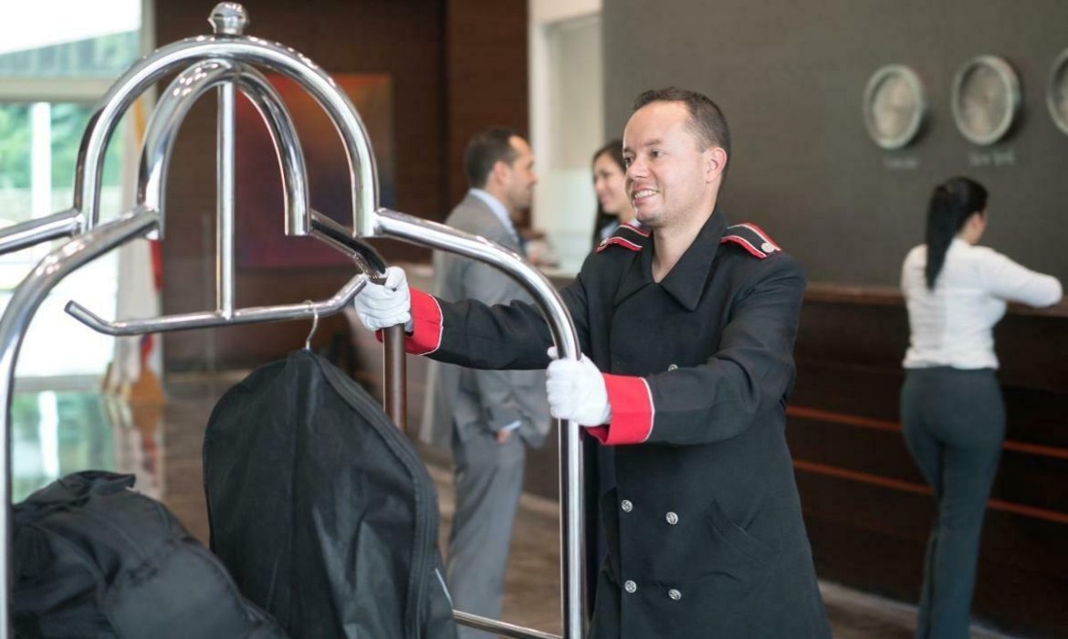 Apa Itu Bellboy? Pengertian Dan Tanggung Jawab Di Hotel