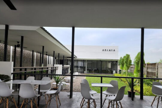 16 Cafe Di Cilegon Modern