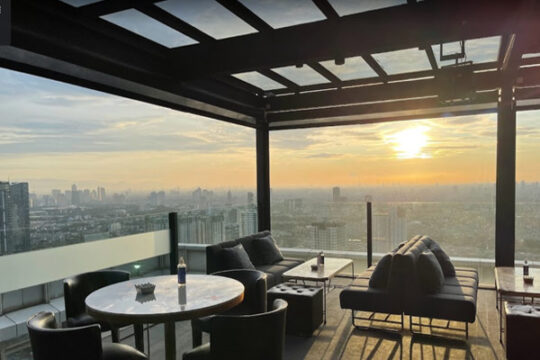 16 Cafe Rooftop Jakarta Modern