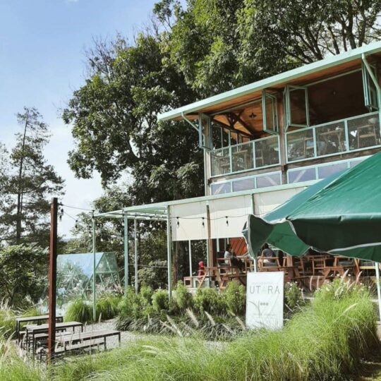 Utara Cafe Bandung, Café Instagenik Dengan Banyak Opsi Menu Mempesona