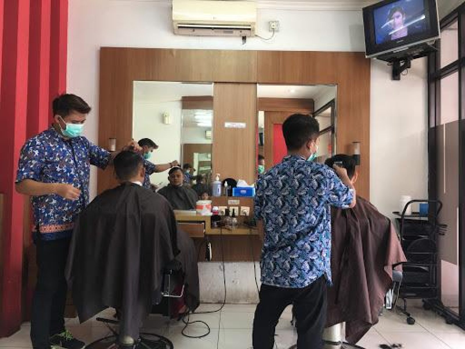 7 Anjuran  Barbershop Bandung Terbaik, Ada Langganan Artis Lho!