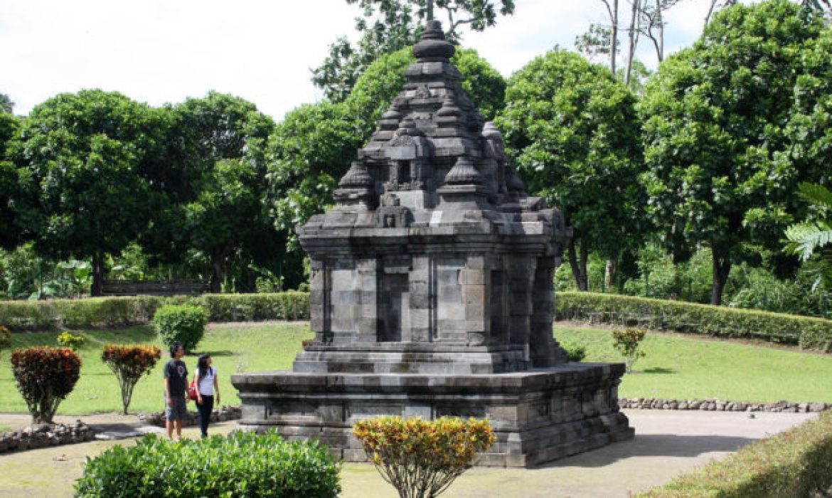 Candi Gebang Mungil Dengan Pemandangan Mempesona Di Sleman