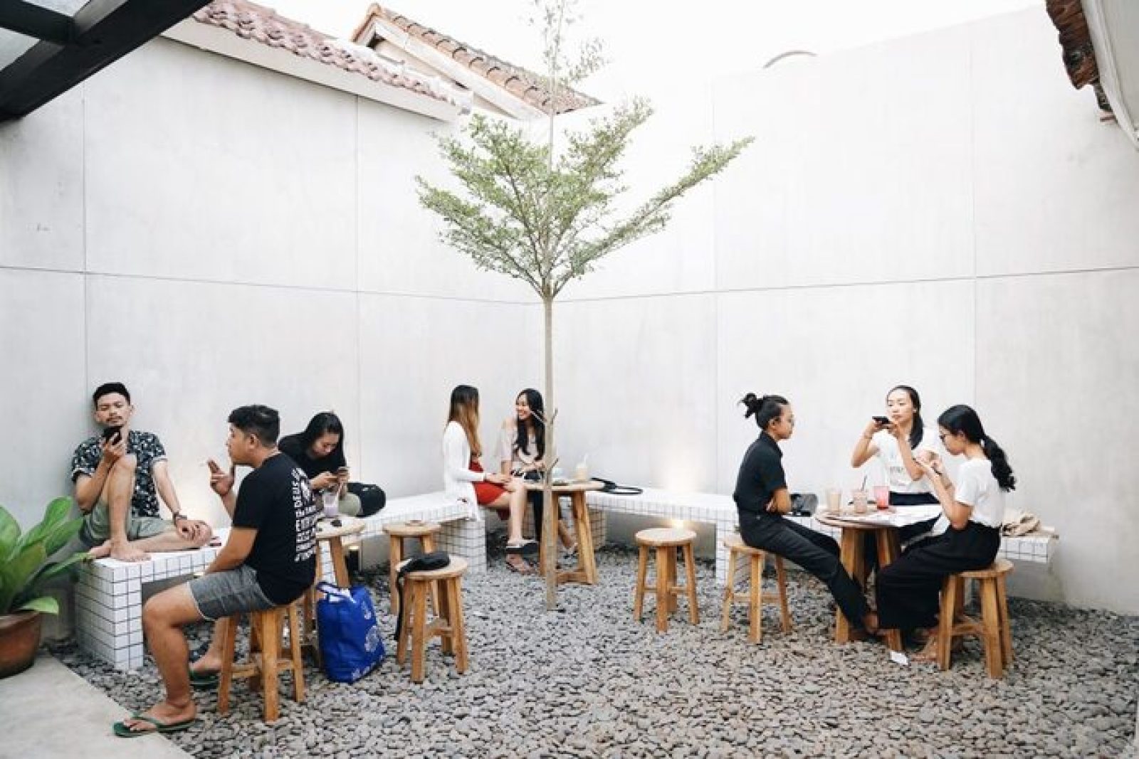 15 Coffee Shop Di Bali Yang Hits & Bikin Betah