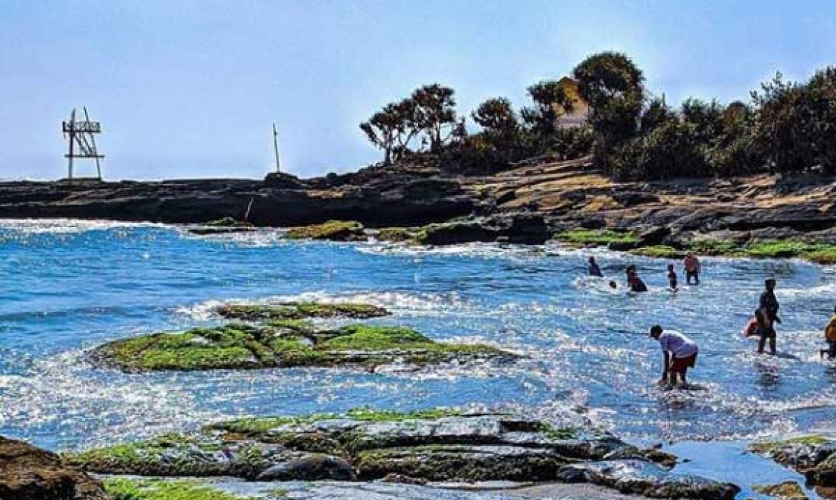 Pantai Cicalobak Garut