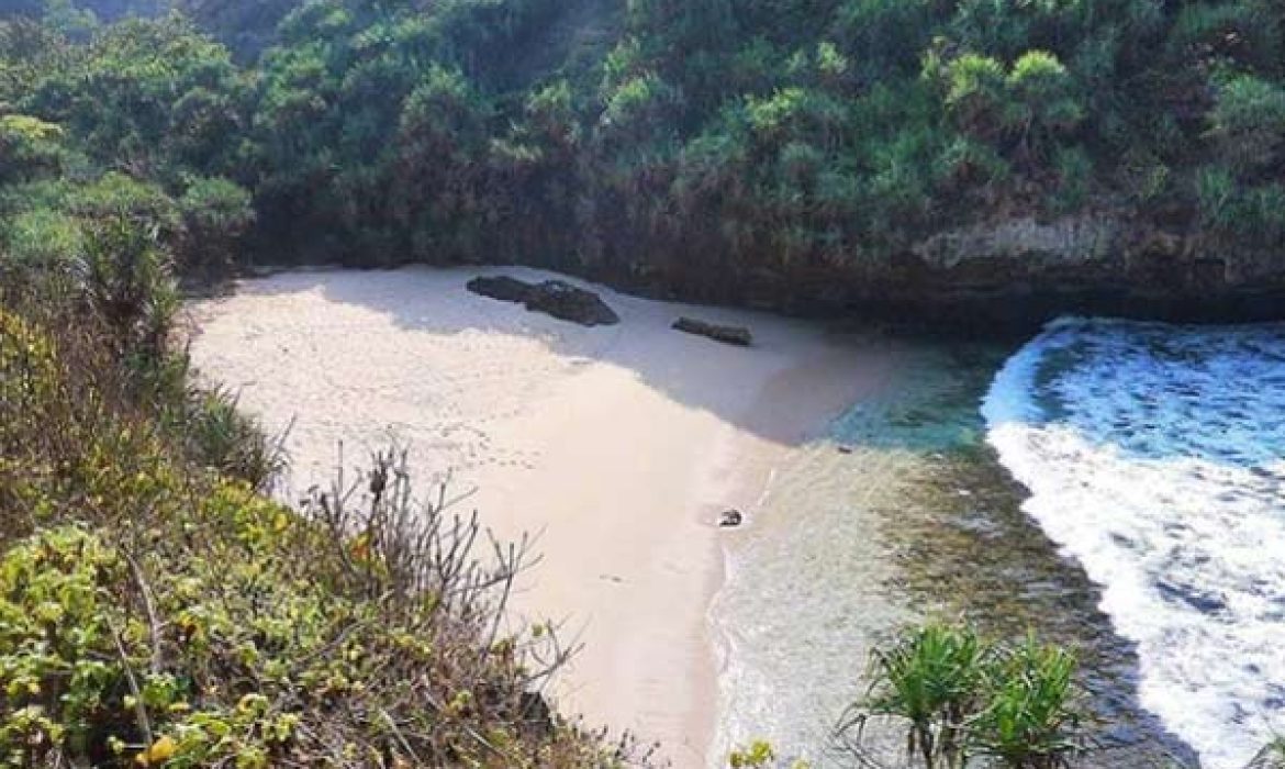 Pantai Dadapan Wonogiri