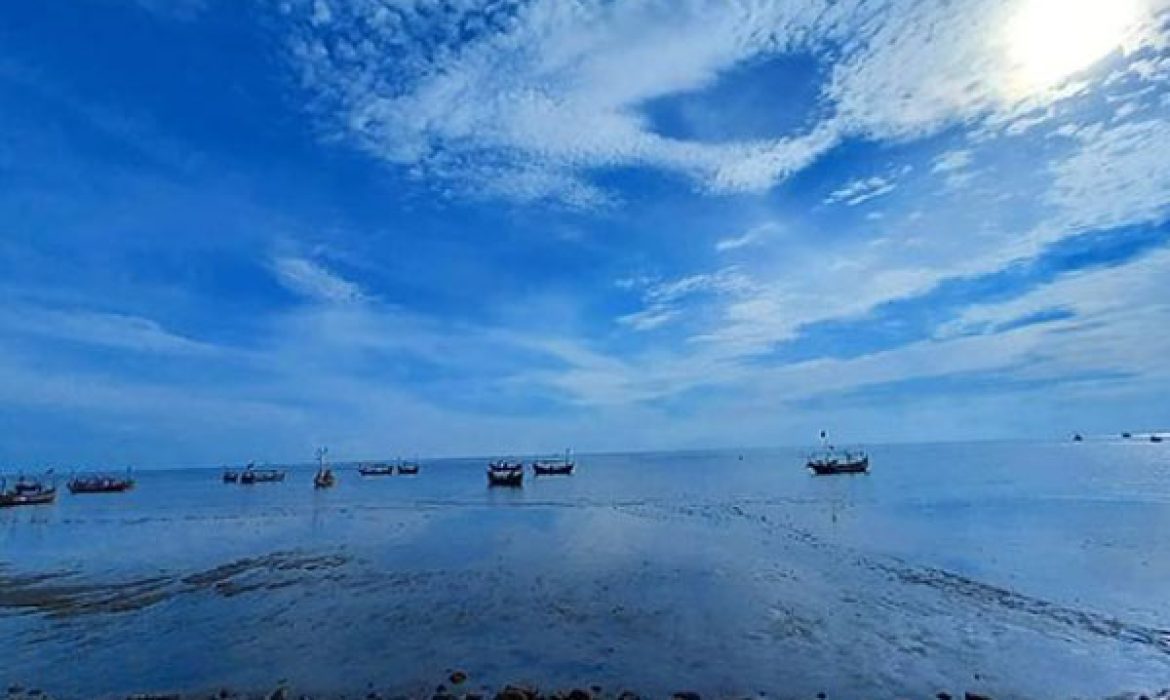 Pantai Idola Banyutowo Pati