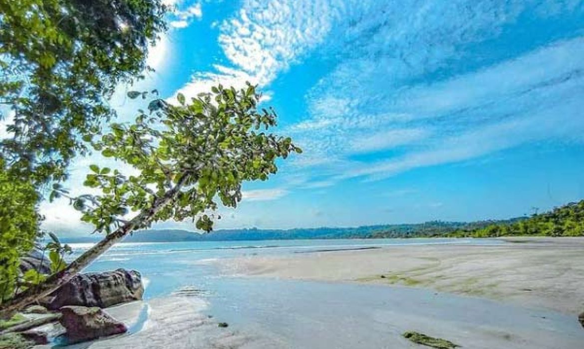 Pantai Kali Kencana Cilacap