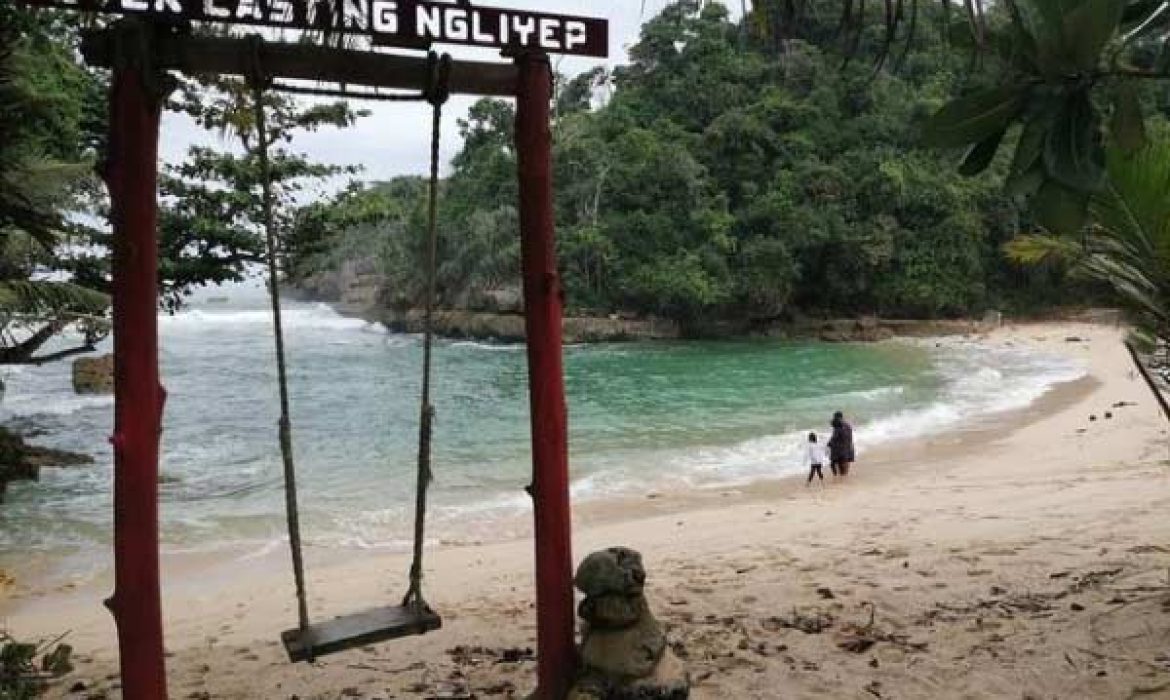 Pantai Ngliyep Malang