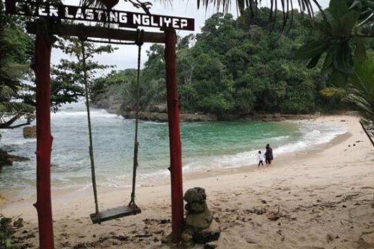 Pantai Ngliyep Malang