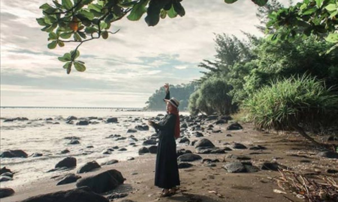 Pantai Ujung Negoro Batang