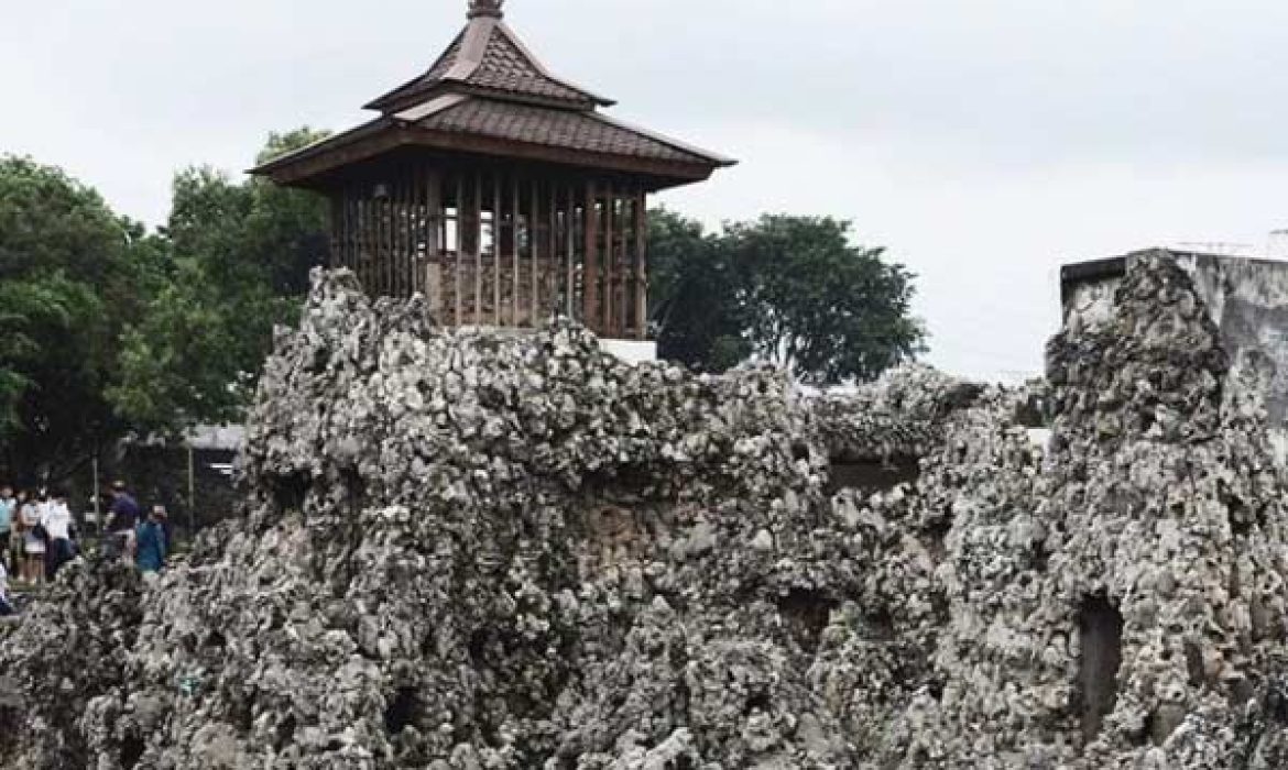 Taman Sari Gua Sunyaragi