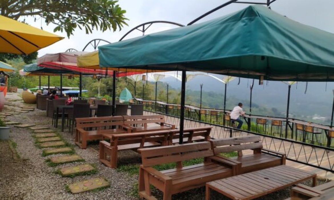 15 Cafe Di Trawas Yang Lagi Booming  Dengan View Gunung