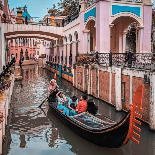 Little Venice Puncak, Rekomendasi Rekreasi Ala Eropa Di Puncak Bogor