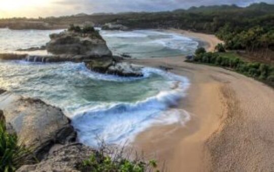 Rekreasi Pacitan – Pantai Klayar