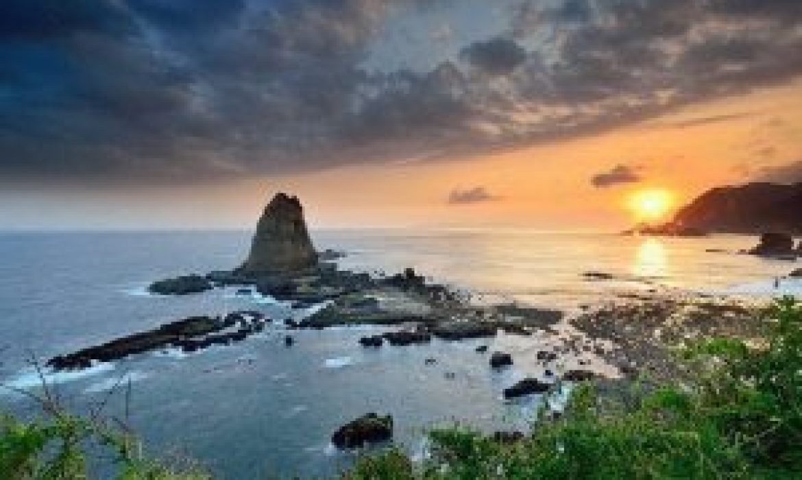 10 Pantai Eksotis Di Jawa Timur Yang Wajib Dikunjungi