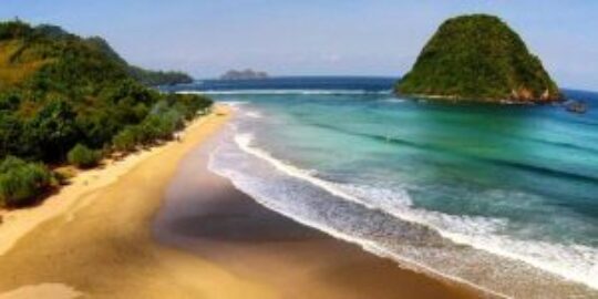 Pantai Pulau Merah, Kuta Kedua Di Pulau Jawa Yang Ada Di Banyuwangi