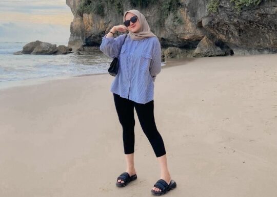 16 Style Ootd Ke Pantai Dengan Hijab, Cantik Anti Gerah!