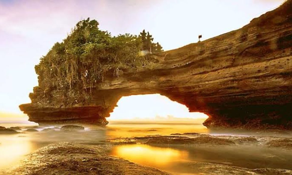 Pantai Karang Bolong: Daftar Pesona Dan Htm Terbaru