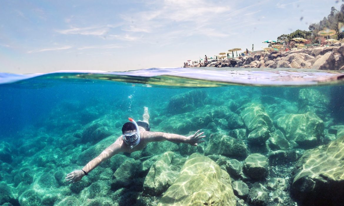 11 Spot Foto Hits Pantai Drini Jogja (Htm, Rute, & Objek Wisata)