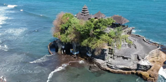 Tanah Lot Bali: Lokasi, Harga Tiket Masuk, Dan Daya Tariknya