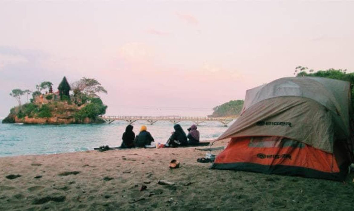 Pantai Balekambang Malang: Isu Lokasi, Daya Tarik, Dan Harga Tiket