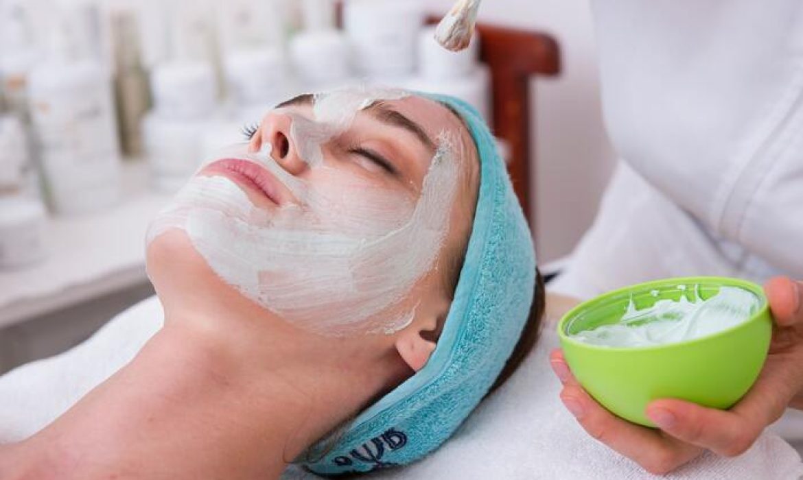 7 Cara Membuat Masker Alami Untuk Memutihkan Wajah