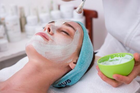 7 Cara Membuat Masker Alami Untuk Memutihkan Wajah