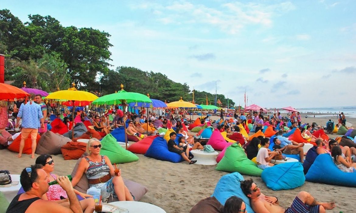 Pantai Double Six Bali, Pantai Elok Untuk Bersantai Menikmati Sunset