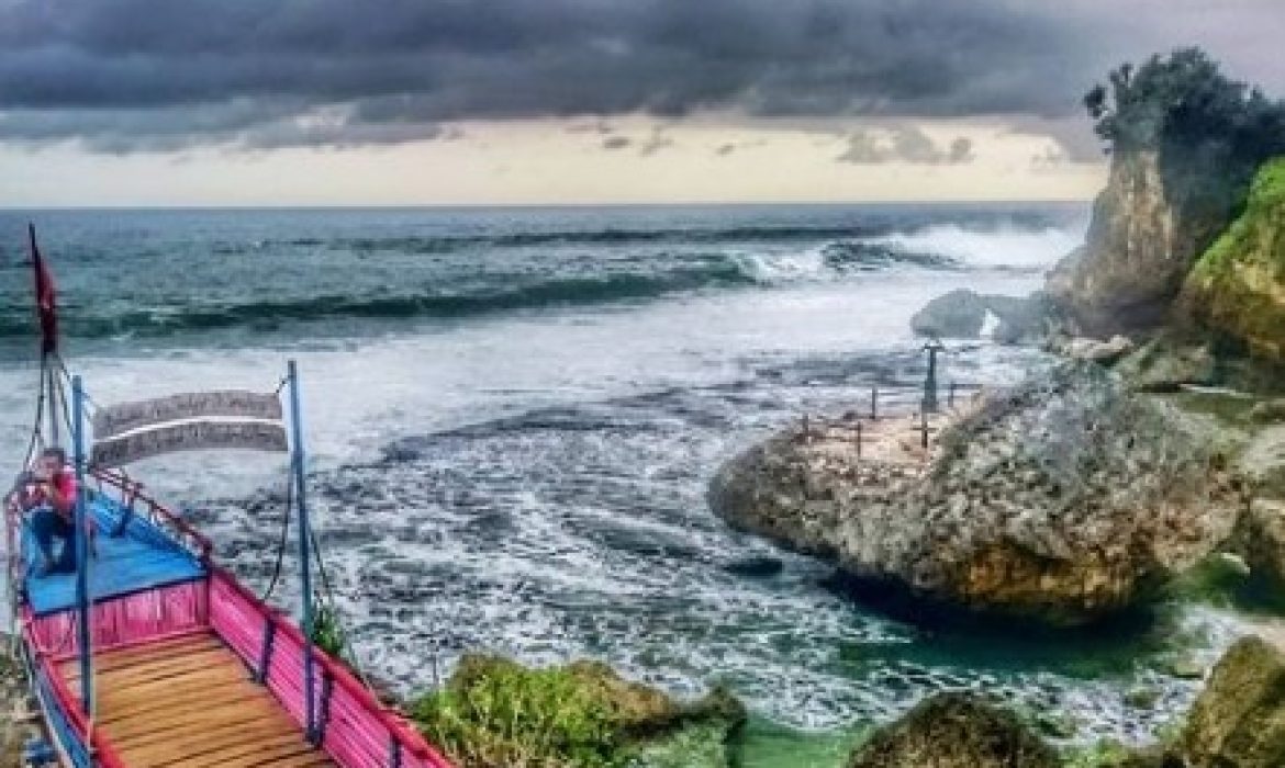 13 Spot Foto Pantai Ngobaran Jogja (Htm, Rute, Jam Buka)