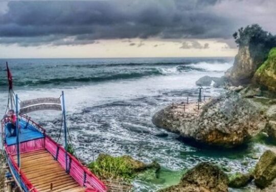 13 Spot Foto Pantai Ngobaran Jogja (Htm, Rute, Jam Buka)