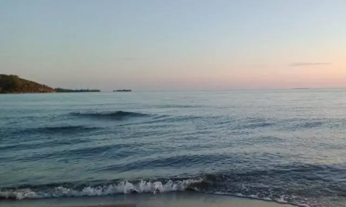 Pantai Mananggu, Pantai Manis Dengan View Sunset Yang Memesona Di Boalemo