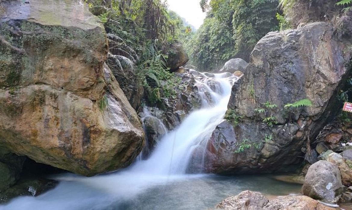 Curug Ciburial, Pesona Gerojokan Indah Yang Super Jernih Di Bogor