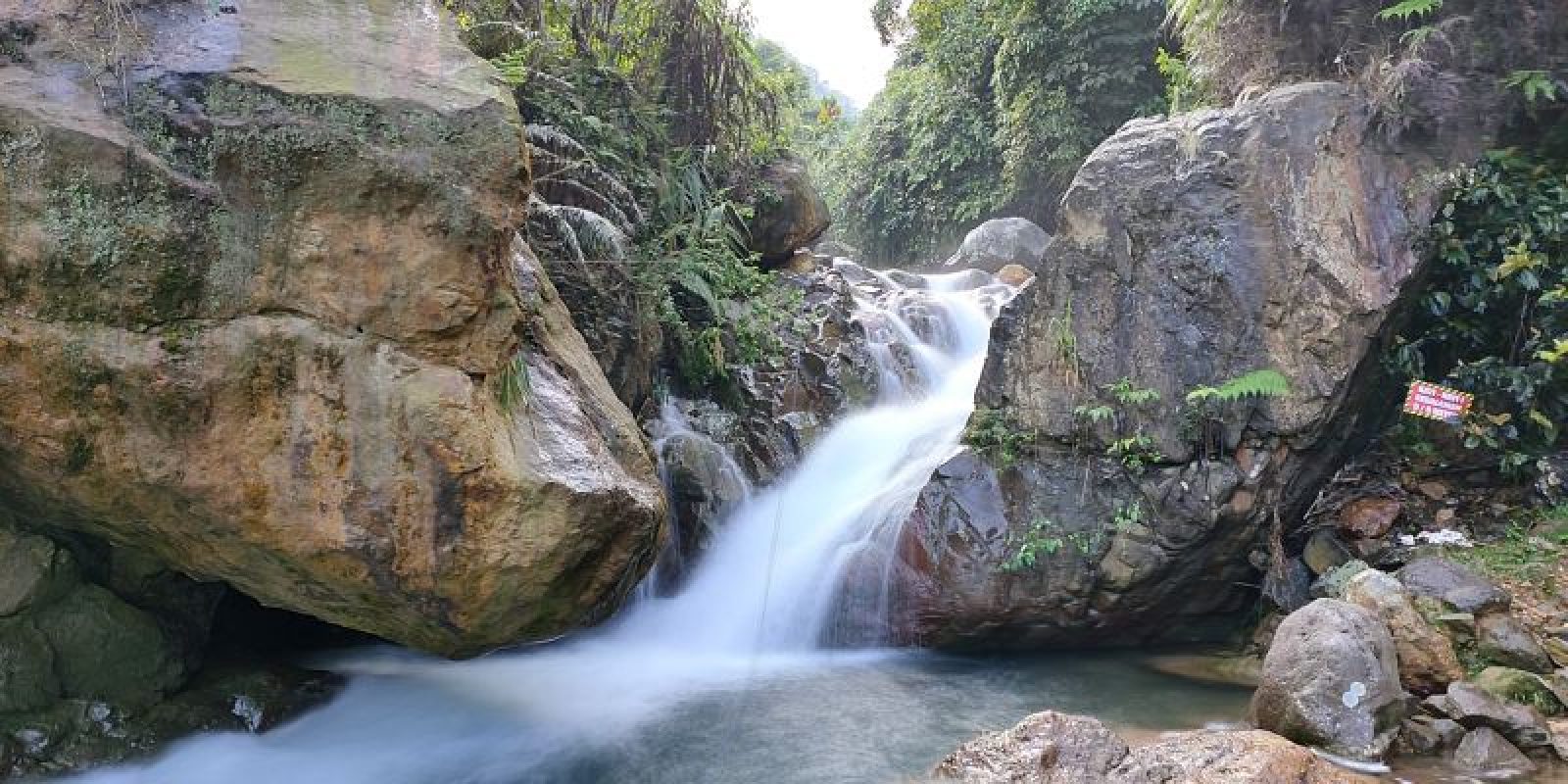 Curug Ciburial, Pesona Gerojokan Indah Yang Super Jernih Di Bogor