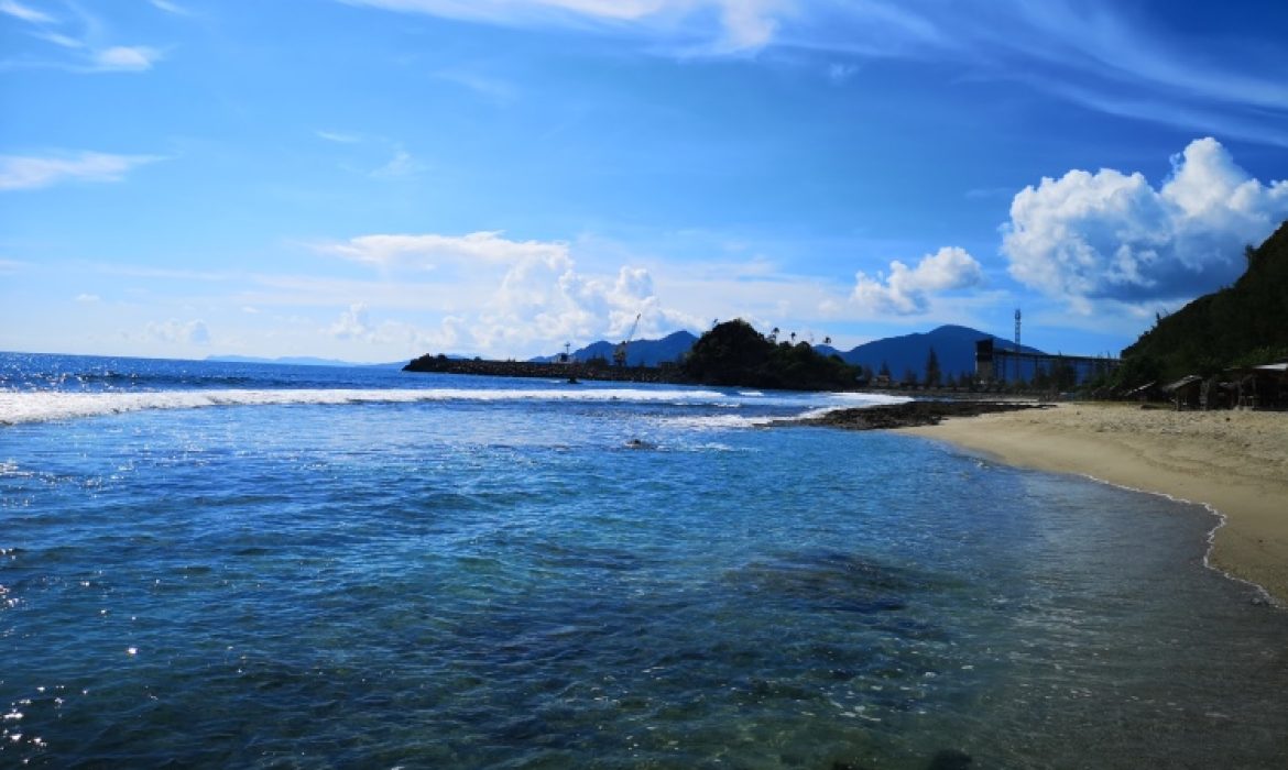 Pantai Lhoknga Aceh Besar, Pantai Pasir Putih Favorit Peselancar