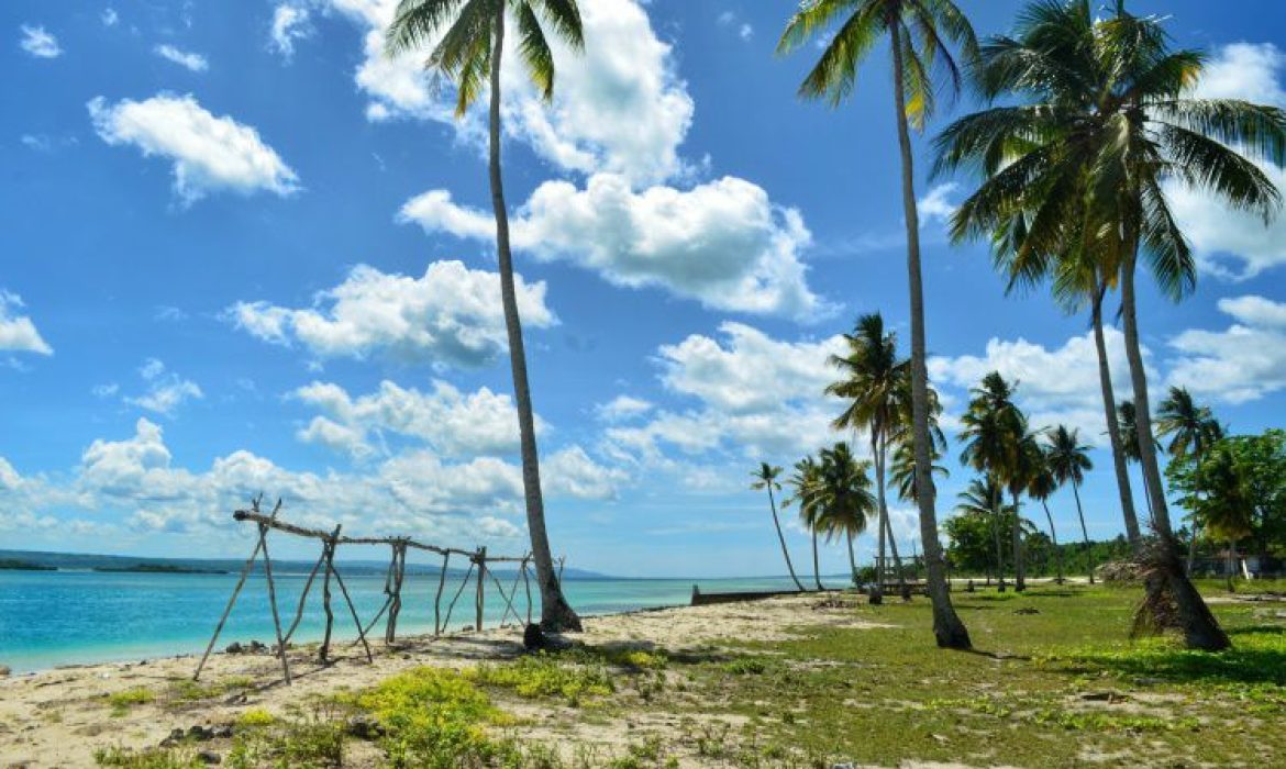 Pantai Wantopi, Pantai Unik Dengan Panorama Alam Eksotis Di Buton Tengah