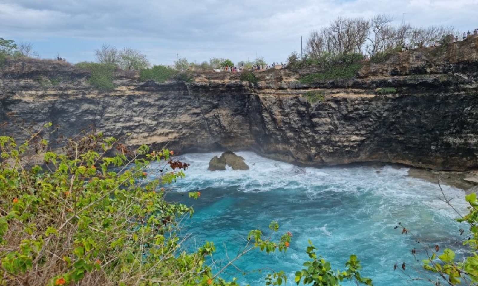 7 Pantai Di Nusa Penida Yang Wajib Dikunjungi