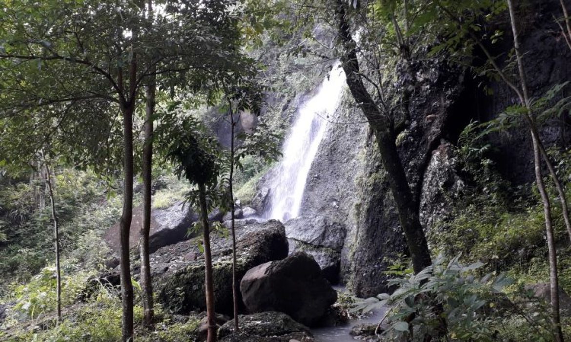 Air Terjun Banyunibo, Penderasan Manis Yang Diapit Bukit & Sawah Di Gunung Kidul