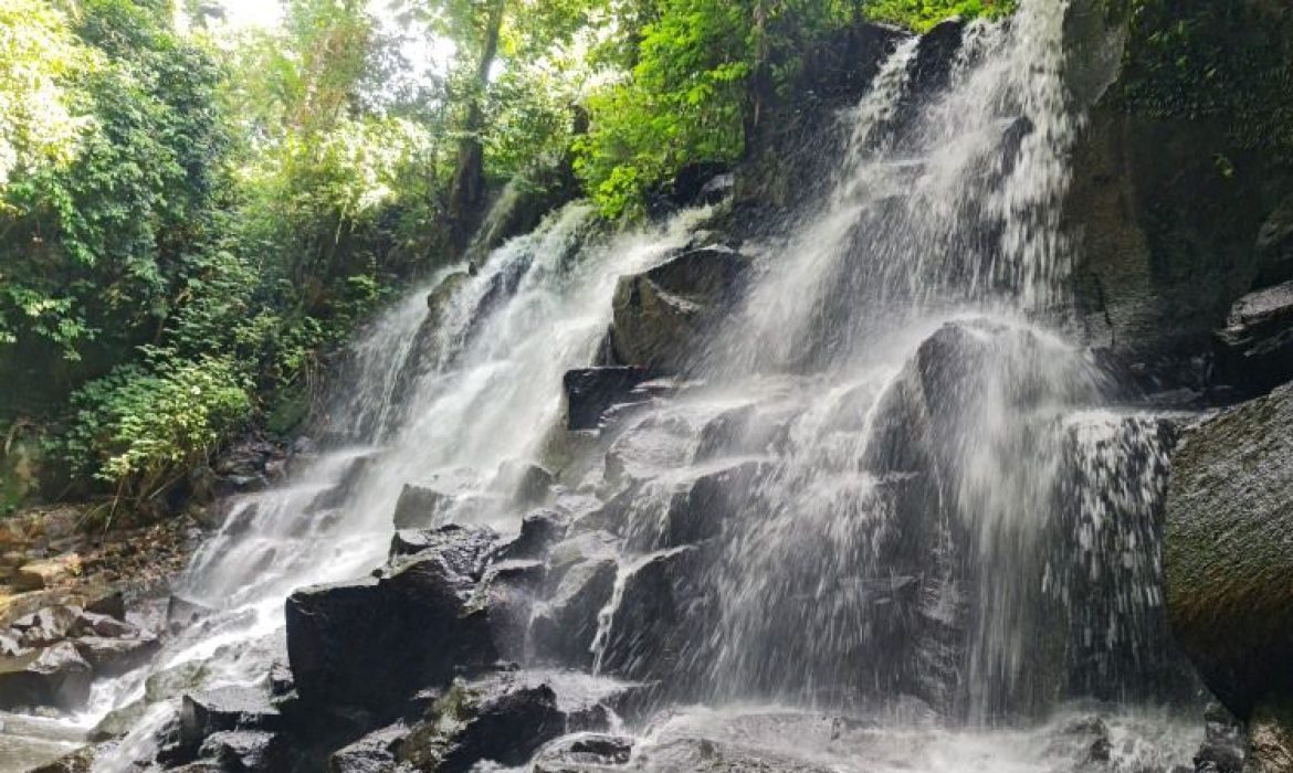 Gerojokan Kanto Lampo, Daya Tarik Gerojokan Dengan Panorama Menawan  Di Gianyar