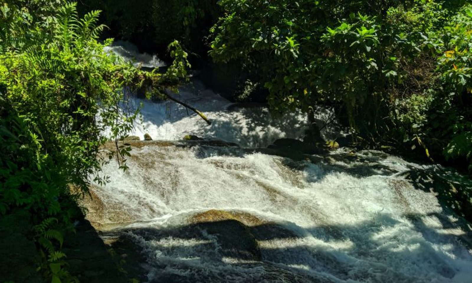Gerojokan Sungai Anuang, Daya Tarik Penderasan Yang Super Jernih Di Luwu Timur
