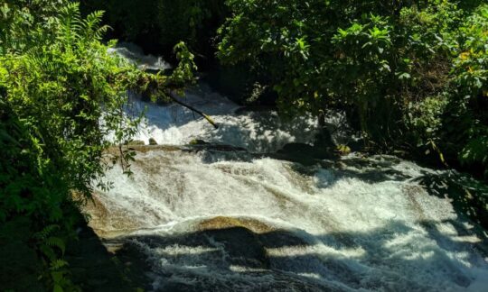 Gerojokan Sungai Anuang, Daya Tarik Penderasan Yang Super Jernih Di Luwu Timur