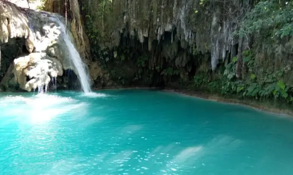 Riam Waimarang, Penderasan Unik Dengan Bak Berwarna Biru Di Sumba Timur