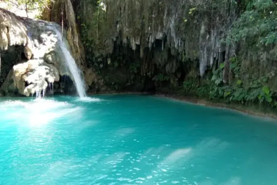 Riam Waimarang, Penderasan Unik Dengan Bak Berwarna Biru Di Sumba Timur