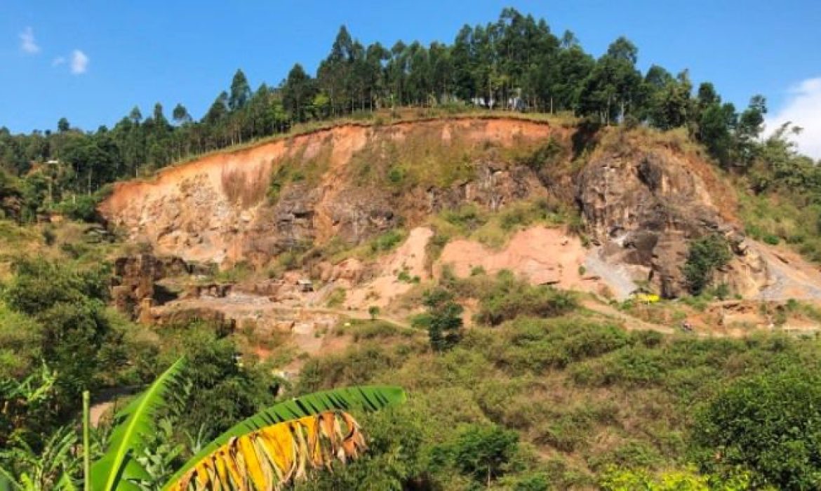 Curug Batu Templek, Penderasan Eksotis Yang Super Jernih Di Bandung