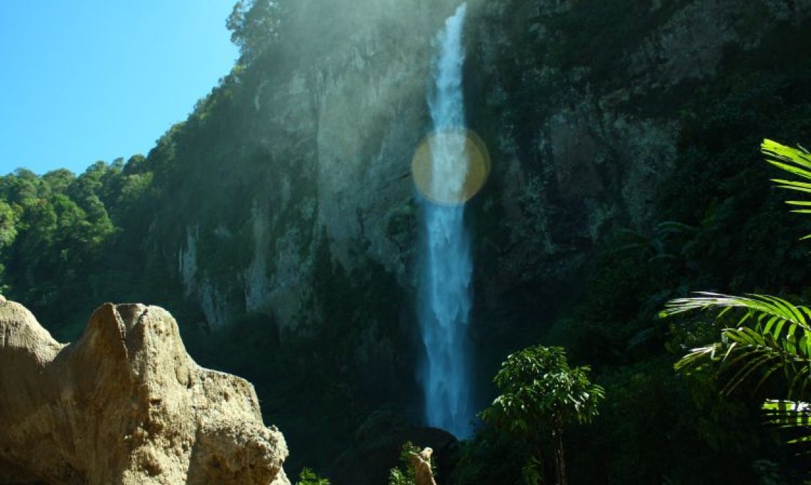 Curug Ngebul, Pesona Air Terjun Indah Dengan Tebing Eksotis Di Cianjur