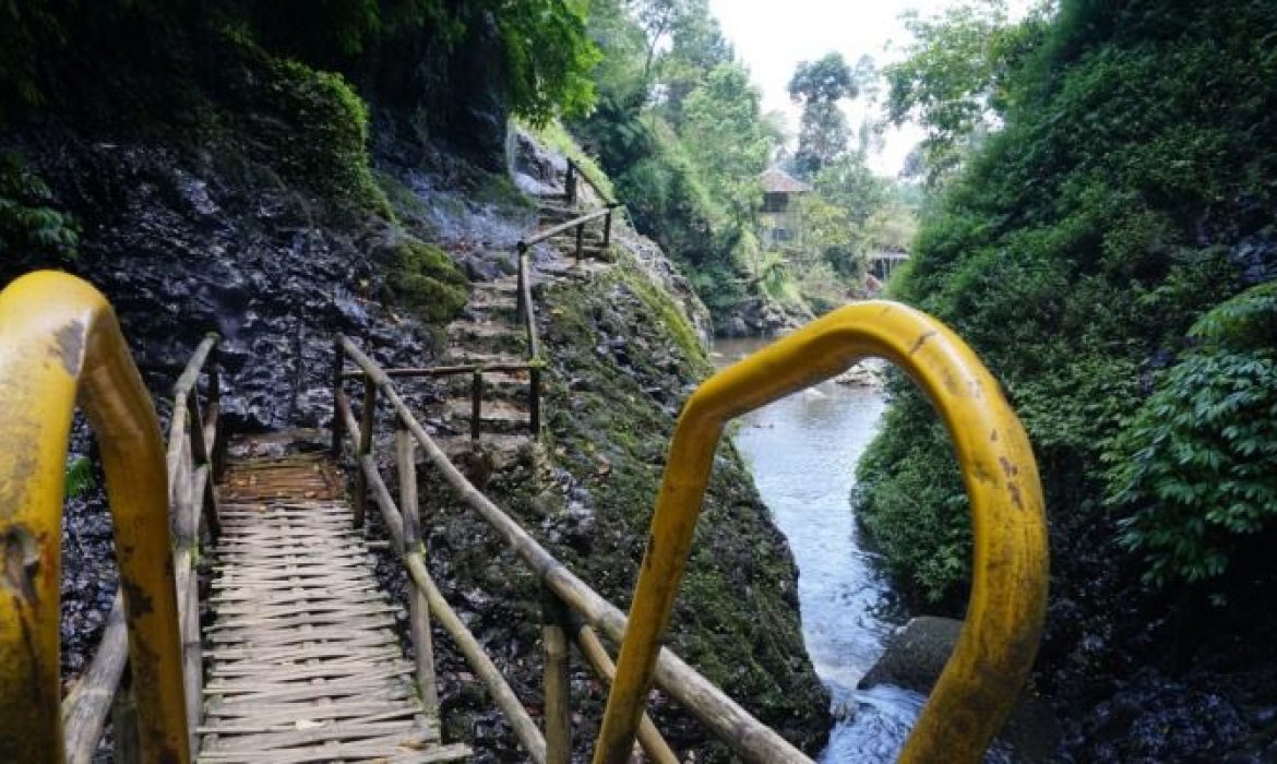 Curug Tilu Leuwi Opat, Surga Alam Tersembunyi Nan Eksotis Di Bandung