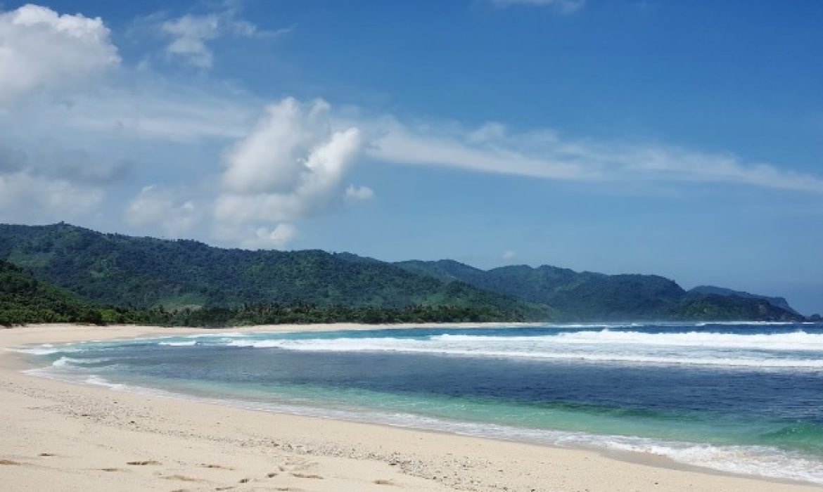 Desert Point Bangko Bangko, Pantai Favorit Para Peselancar Di Lombok Barat