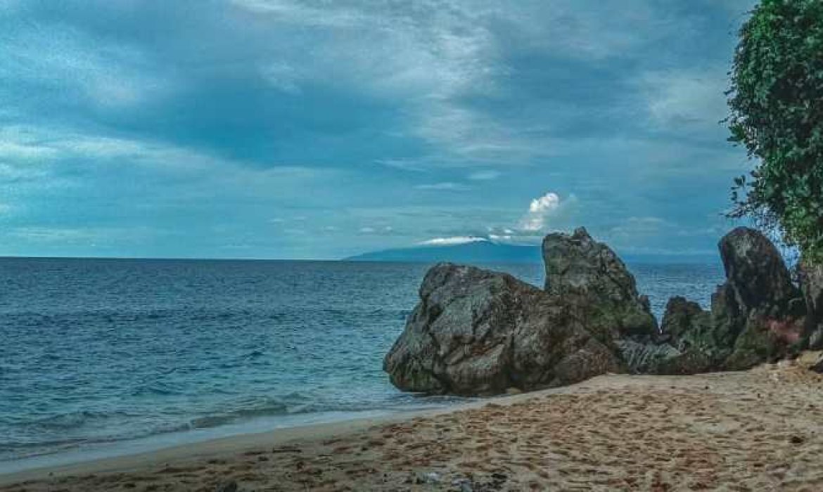 Pantai Base G Jayapura, Pesona Pantai Indah Dengan Hidangan Alam Yang Memukau